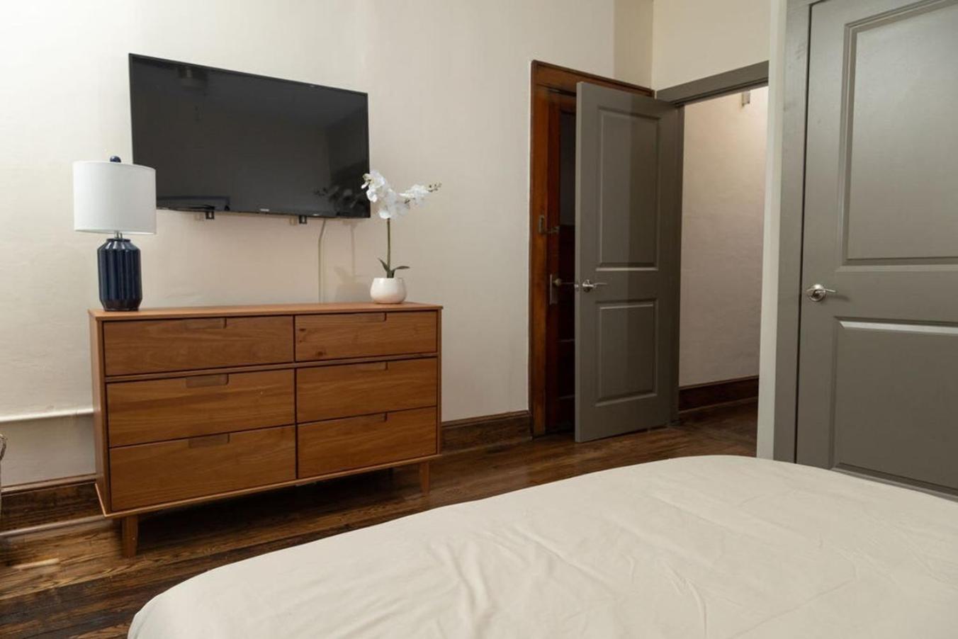 Luxury Multi-Unit Historic Building Near Downtown Appartement Roanoke Buitenkant foto